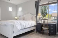Beautiful 5-Bedroom Home in Surprise with Big Backyard Close to Spring Training - ห้องครัว