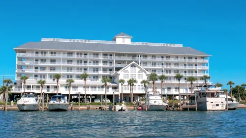 Brand New, Dolphins, Mom Clean - Lux Waterfront - 4 Bedroom / 3 Bath (Unit #202) - Jacuzzi