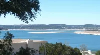 Peaceful, Private and Beautiful Water View Retreat on Lake Travis - Wifi