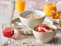 Premier Inn London Gatwick Airport (North Terminal) Hotel - breakfast