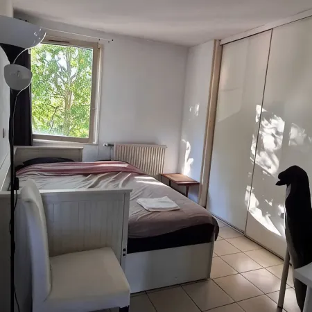 Apartment 15 minutes' walk from the town center
