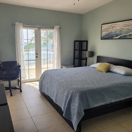 The Grandest of Grandviews on 7 Mile Beach! 2nd floor 2 bed-2 bath beachfront!