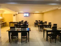 Arta Hotel - parking