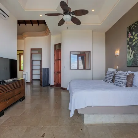 Whale Watchers Villa With Stunning Ocean View