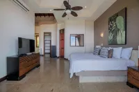 Whale Watchers Villa With Stunning Ocean View