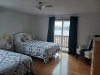 Riverfront house  with  kyacks  fire pit and gym - 3성급
