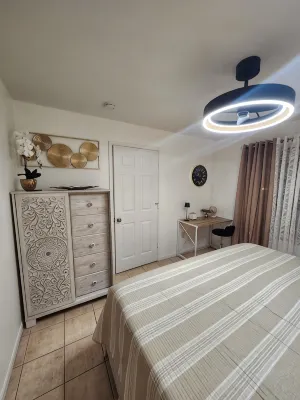 Clearwater Condo- King Bed, Resort Vibe,  Close to Beach - Condos