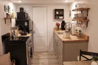 NEW MaineStay Cottage #3 Full Kitchen + Fireplace in Hampden/Bangor