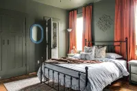Moody, Vintage Retreat in Church Hill, Close to Parks, Restaurants + Nightlife - บังกะโล
