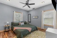 Brand New/ATV Trailer Parking/ 5 min to Miguel's