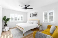 EV Charger L2 Cozy Home short distance to Downtown Riverside