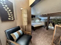 7 Mins to Lake Tahoe Beaches, 3 Mins to Heavenly Ski Slopes! Breathtaking Views! - balcony