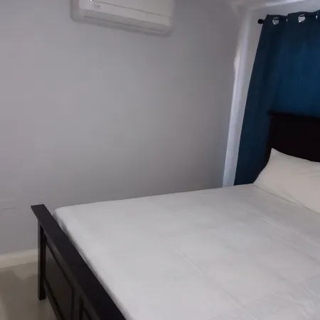 Bayfront Budget Friendly 2 Bedrooms and 2 Bathrooms Apt in Gated Community