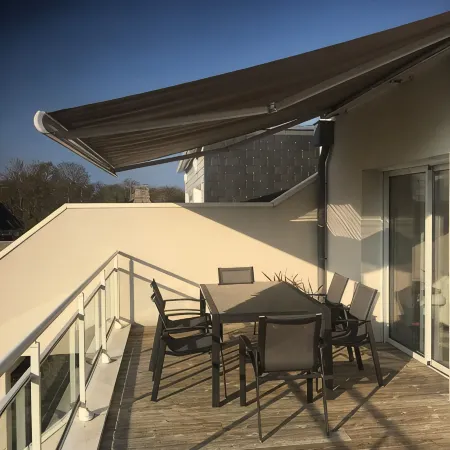 APARTMENT T3 Small sea view 150 meters from the beach.