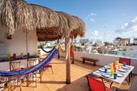 Stunning Sky Deck/Ferry & Beach 2Min/Pool/Sleeps 5-16/24-7 Security/Garden Patio - Bungalow