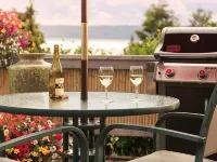 Cottage with Puget Sound, Mount Rainier, & Olympic Views 벼리언 호텔