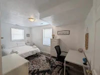 Spacious 4 bedroom, sleeps 10, close to VT - 4-Star