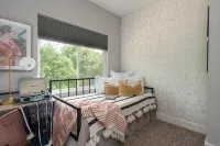 HowdyHouse: Designer Townhouse in Historic FOODIE  Bryan Minutes to Kyle Field - Homestays