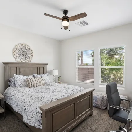 New 4 BR Brand new Heated Pool & Spa plus 2nd therapeutic Spa Putting Green!