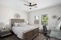 New 4 BR Brand new Heated Pool & Spa plus 2nd therapeutic Spa Putting Green!