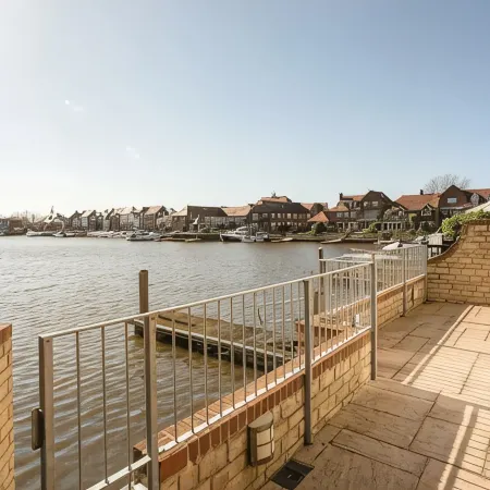 Abingdon House - 4 Br on the Marina