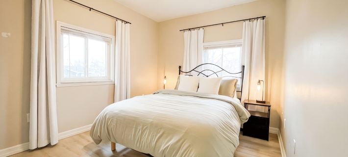 Spacious 4-bedroom Off-Campus House Hotels in Dayton