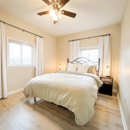Spacious 4-bedroom Off-Campus House
