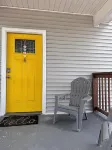 Yellow door Cottage Home - Country Houses