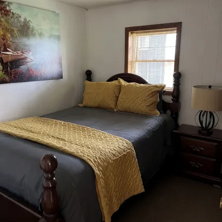 Pymatuning parkside cabin near Jamestown marina & dam
