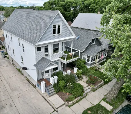 Milwaukee Bayview Getaway with Private Hot Tub - Bungalows