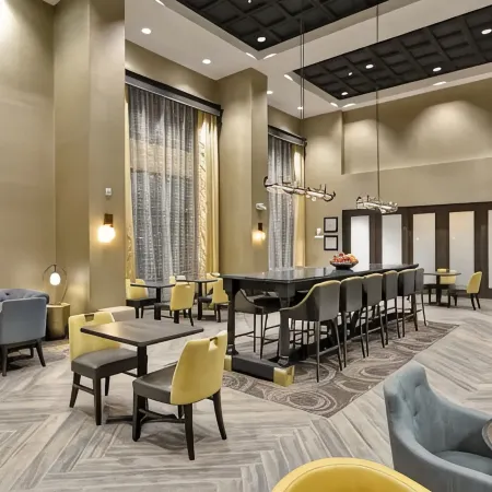 Hampton Inn & Suites Detroit/Warren
