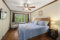Pet Friendly, Fenced Yard, 3 Bedroom Cabin, Hot Tub, 3 Mi. to Beech Ski Resort! - 4-Star