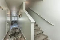 Spacious kitchen suitable for large groups, close to shopping, parks & wineries. - 3つ星