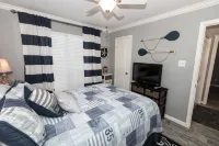 Beautiful Gated Waterfront Condo in Heart of Horseshoe Bay,  Boat Docks and WIFI - 4-Star