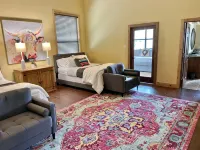 Secluded Whoop Acre Ranch Sleeps 25-Loaded with Entertainment - ブティック
