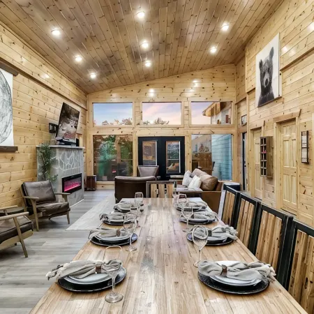 New luxury cabin w/ private pool, hot tub & view!
