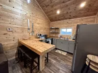 New Cabin built in 2022. 2 minutes away from multiple trailheads!  Sleeps 8 - Chalets