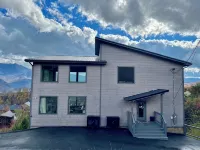 BRAND NEW! Stunning VIEWS,Huge Decks,Game Room,Fire Pit - 5-stjärniga