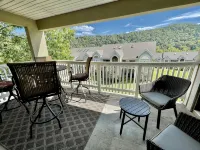 Lissa's Retreat- 4 BDRM 3 BA Sleeps 12! Indoor Pool, Gym, Fishing, Golf, & Park - 부티크