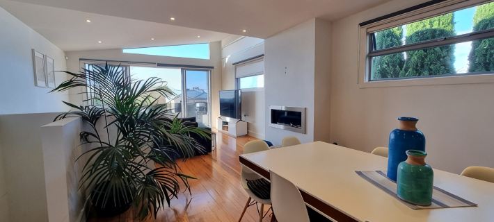 Stylish townhouse in prime location Dromana Hotels in Dromana
