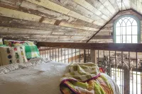 1800s Charm with Modern Perks - Homestays