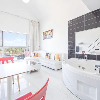 Gangneung Gyeongpo C&View Pension (Spa, Netflix Available) โรงแรมใกล้ชายหาดคยองโพ