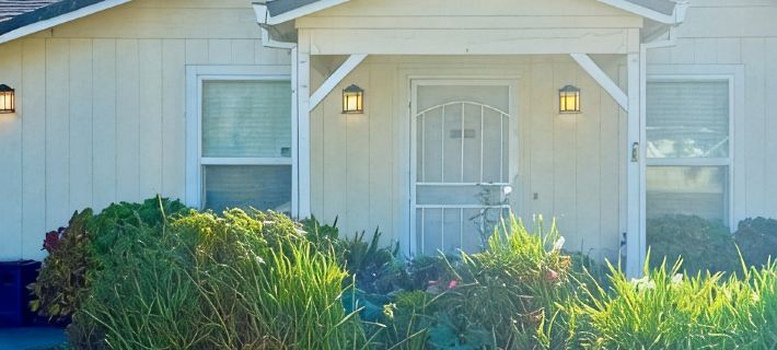 Cozy 4bd Home w/ 3 King Beds + EV Charger + Trailer Parking Hotels in Redding