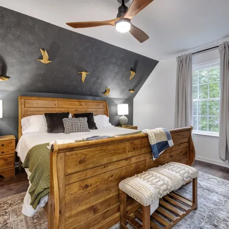 25% Off ~ Sauna, HotTub, Music, Games, Pets, 6TVs, FirePit, FullKitchen