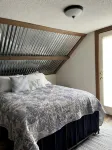 Roudy’s Retreat: Secluded Mountain Cabin with Hot Tub and Private Pond - シャレー