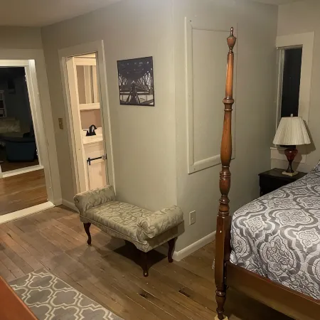 Rustic Cabin minutes from New River Gorge National Park and downtown Oak Hill.