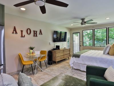 The Napili Bay, Steps to Sand, Studio, King bed, Remodeled in June of 2023