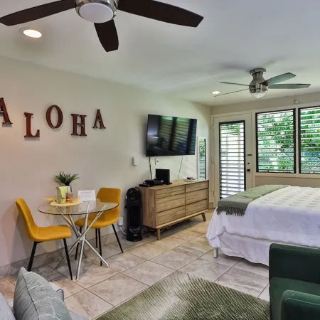 The Napili Bay, Steps to Sand, Studio, King bed, Remodeled in June of 2023