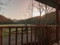 Secluded Creekfront Cabin Mountain Views.• Easy Access for Cars/Cycles•Near TOTD - con vistas a la montaña