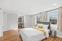 Stylish & Luxurious 3 BDR Home with Play Station - Wifi
